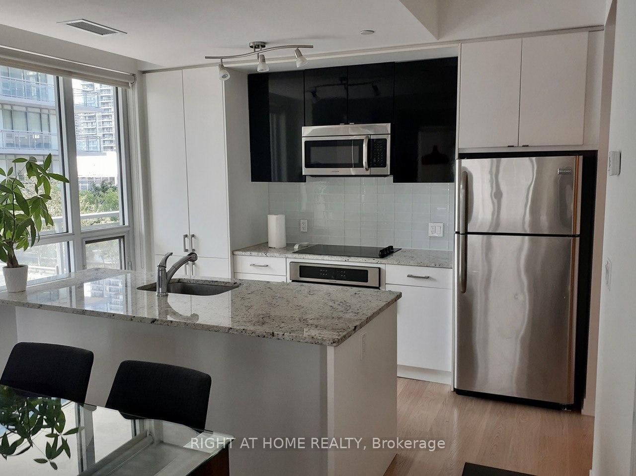 98 Lillian St, unit 920 for rent - image #7