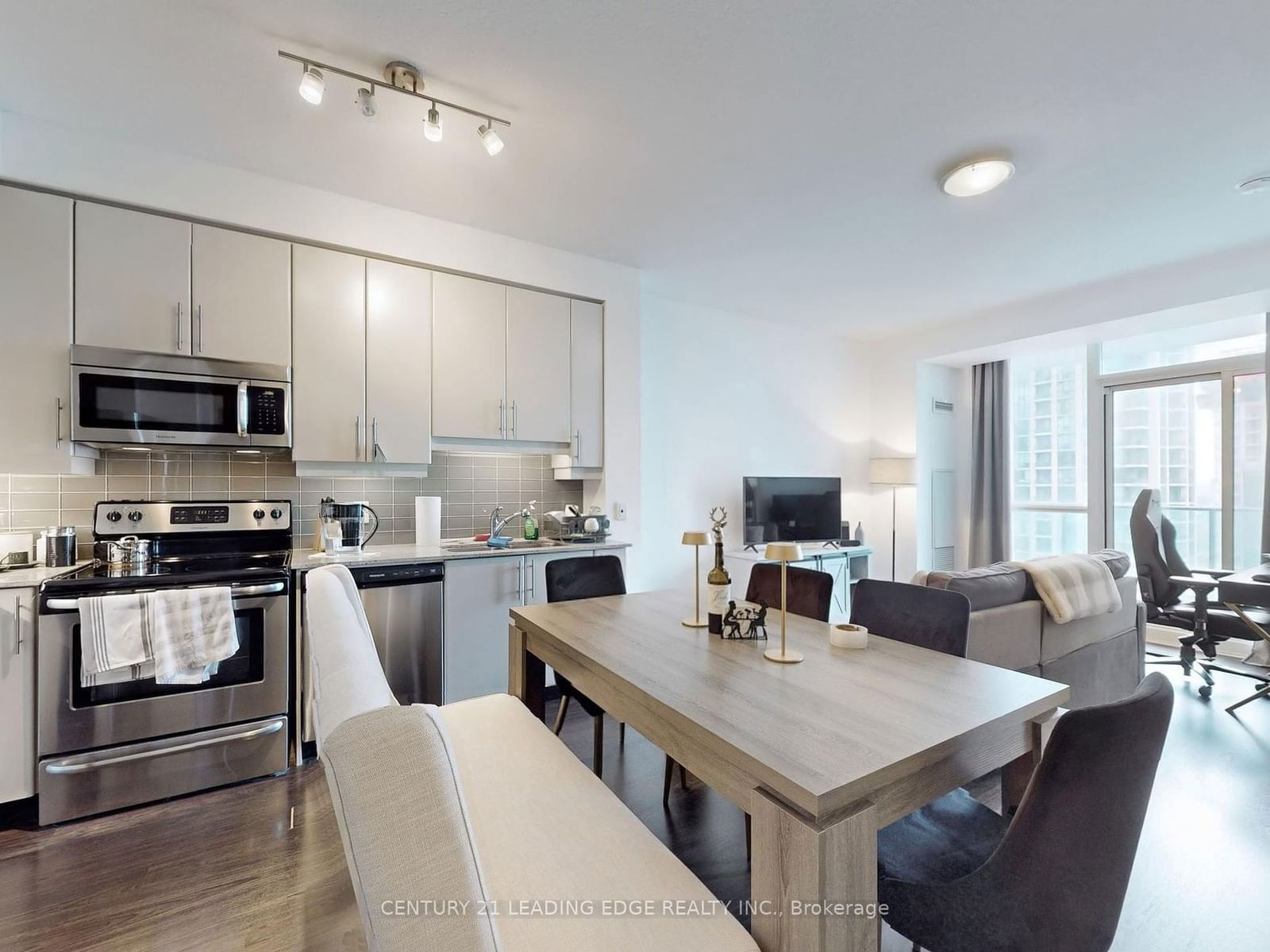 33 Bay St, unit 2907 for rent