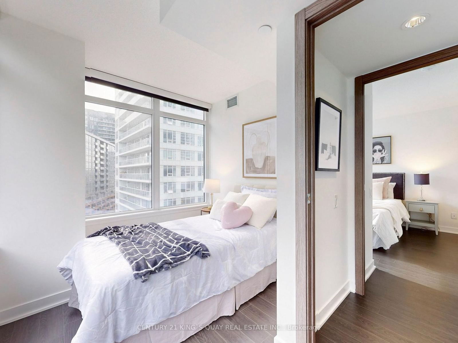 17 Bathurst St, unit 1002 for sale