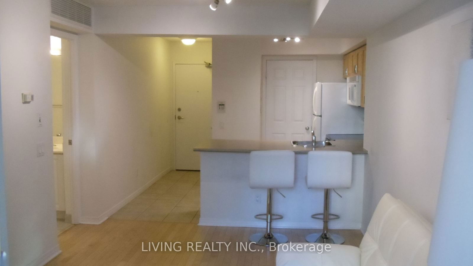 30 Harrison Garden Blvd, unit 301 for rent - image #7