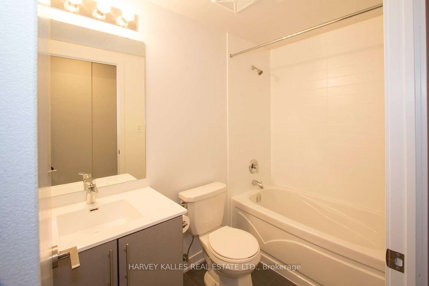 60 Berwick Ave, unit 301 for rent - image #13