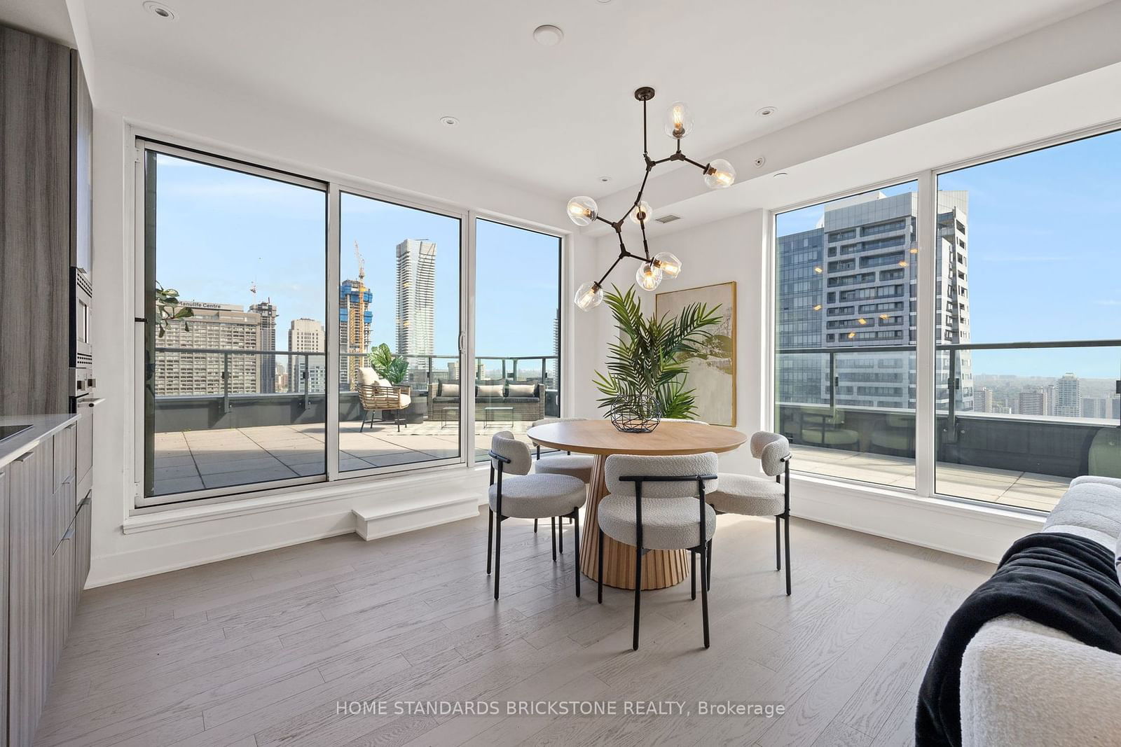 955 Bay St, unit 3907 for sale - image #2