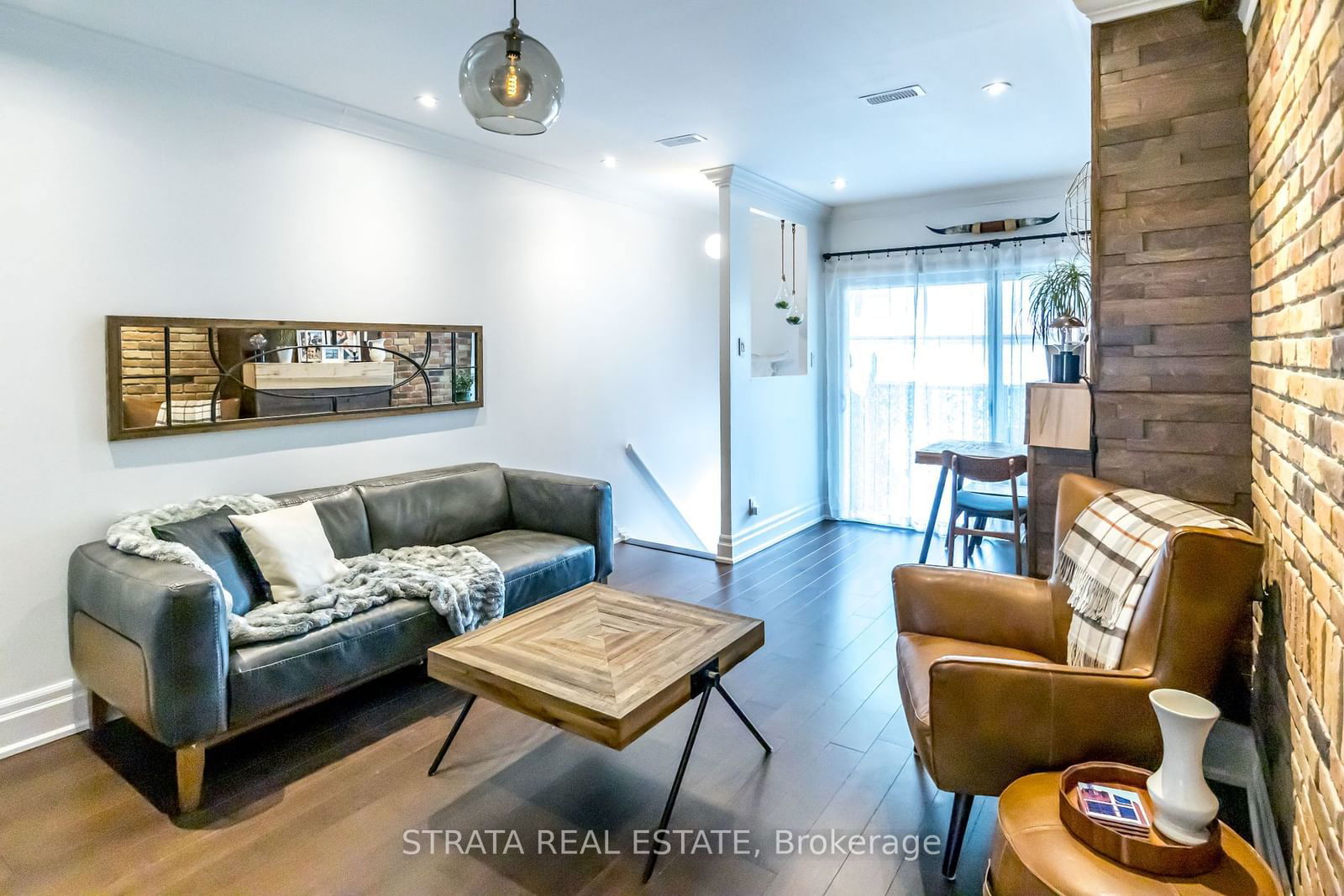 364 Dundas St E, unit A for sale