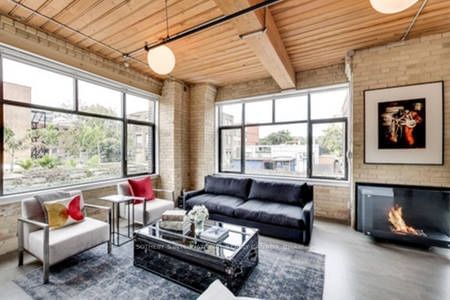 436 Wellington St W, unit 205 for rent - image #2