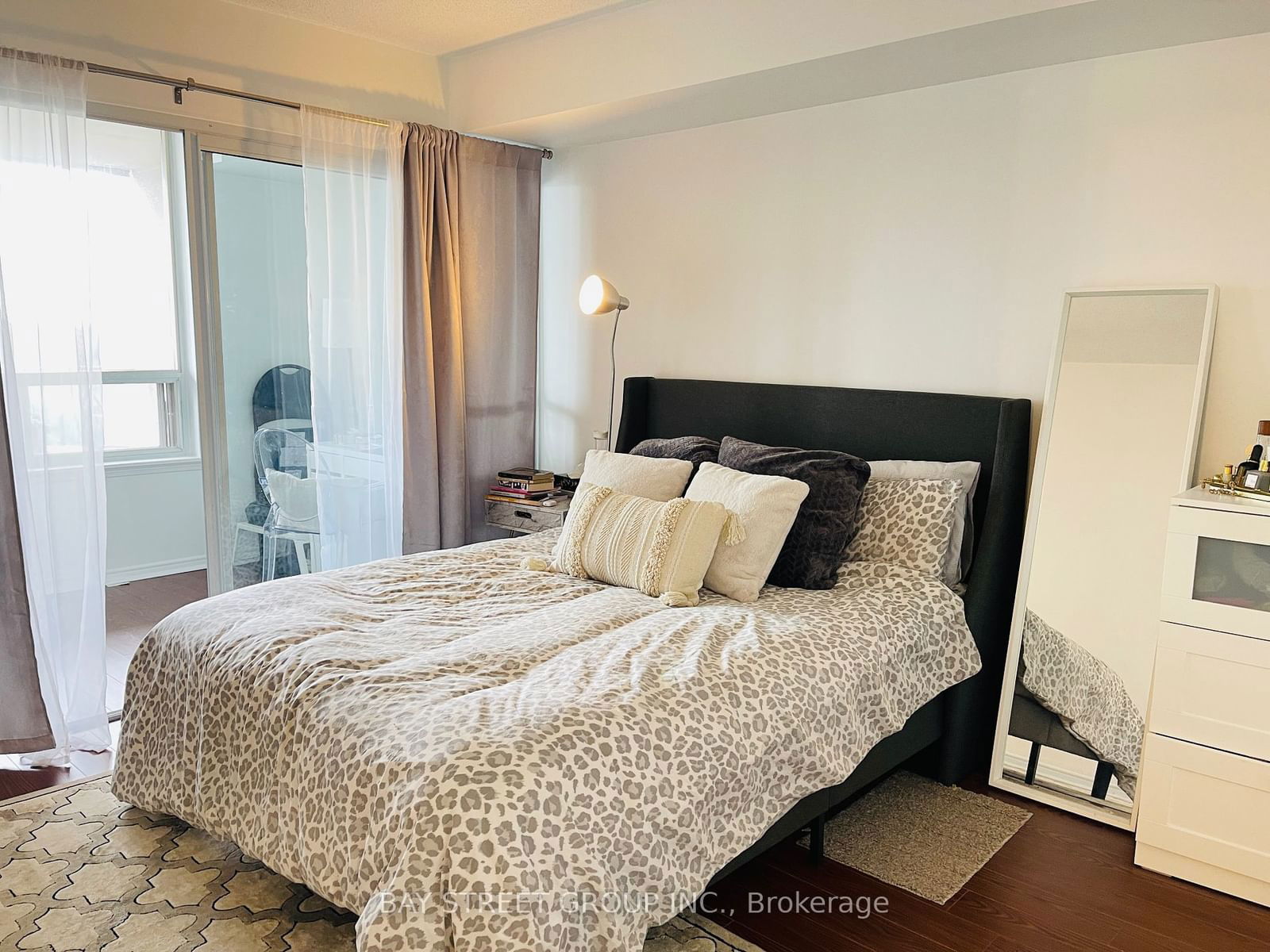 35 Empress Ave, unit Ph201 for rent - image #4