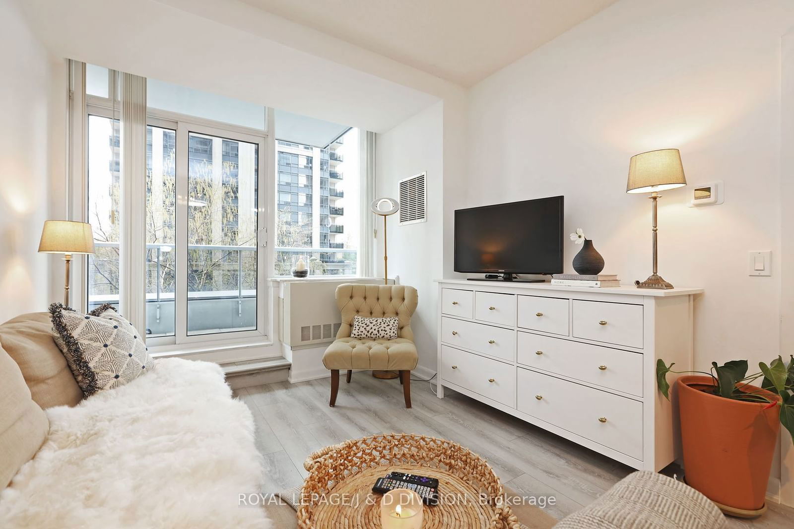 4978 Yonge St, unit 302 for sale - image #2