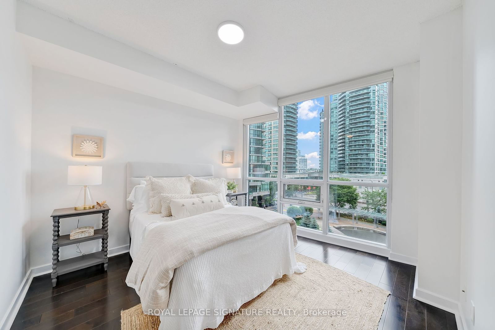 18 Harbour St, unit 404 for sale