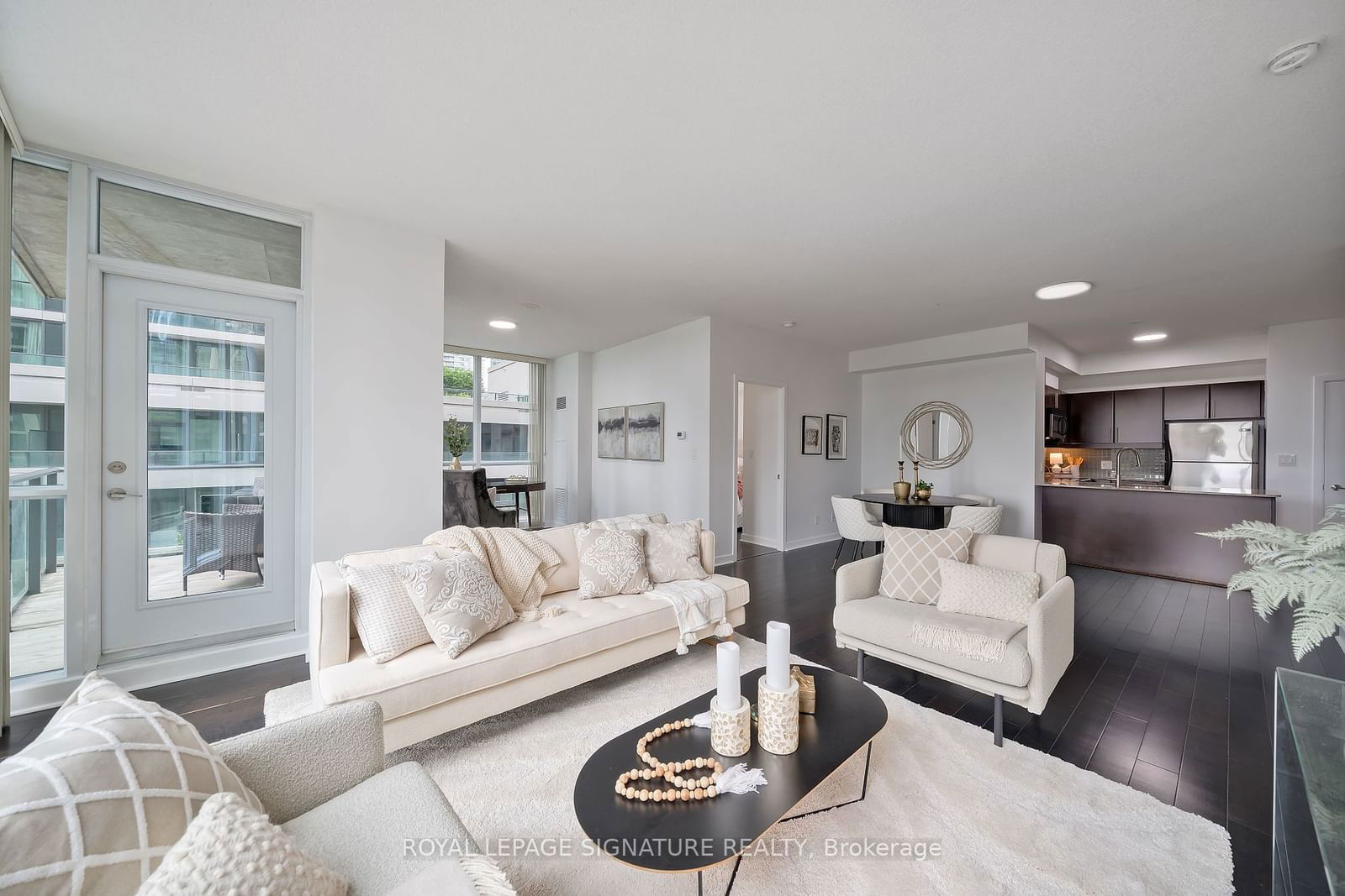 18 Harbour St, unit 404 for sale - image #2