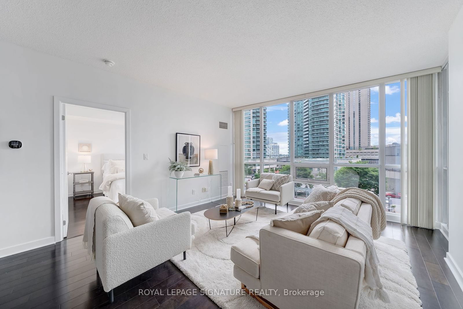 18 Harbour St, unit 404 for sale - image #3