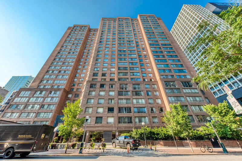 633 Bay St, unit 2122 for rent