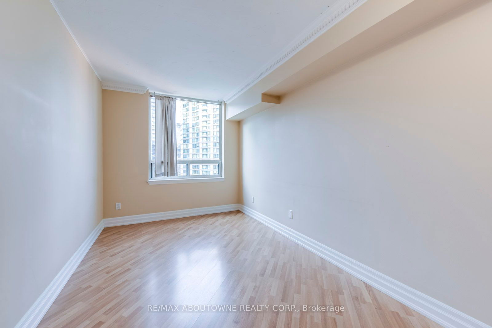 633 Bay St, unit 2122 for rent - image #12