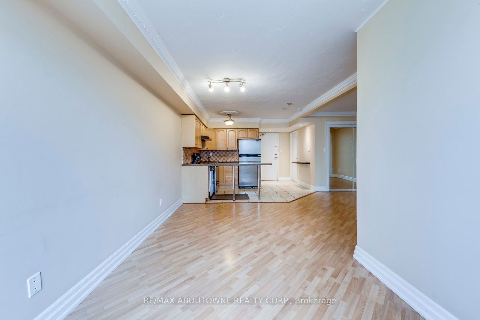 633 Bay St, unit 2122 for rent