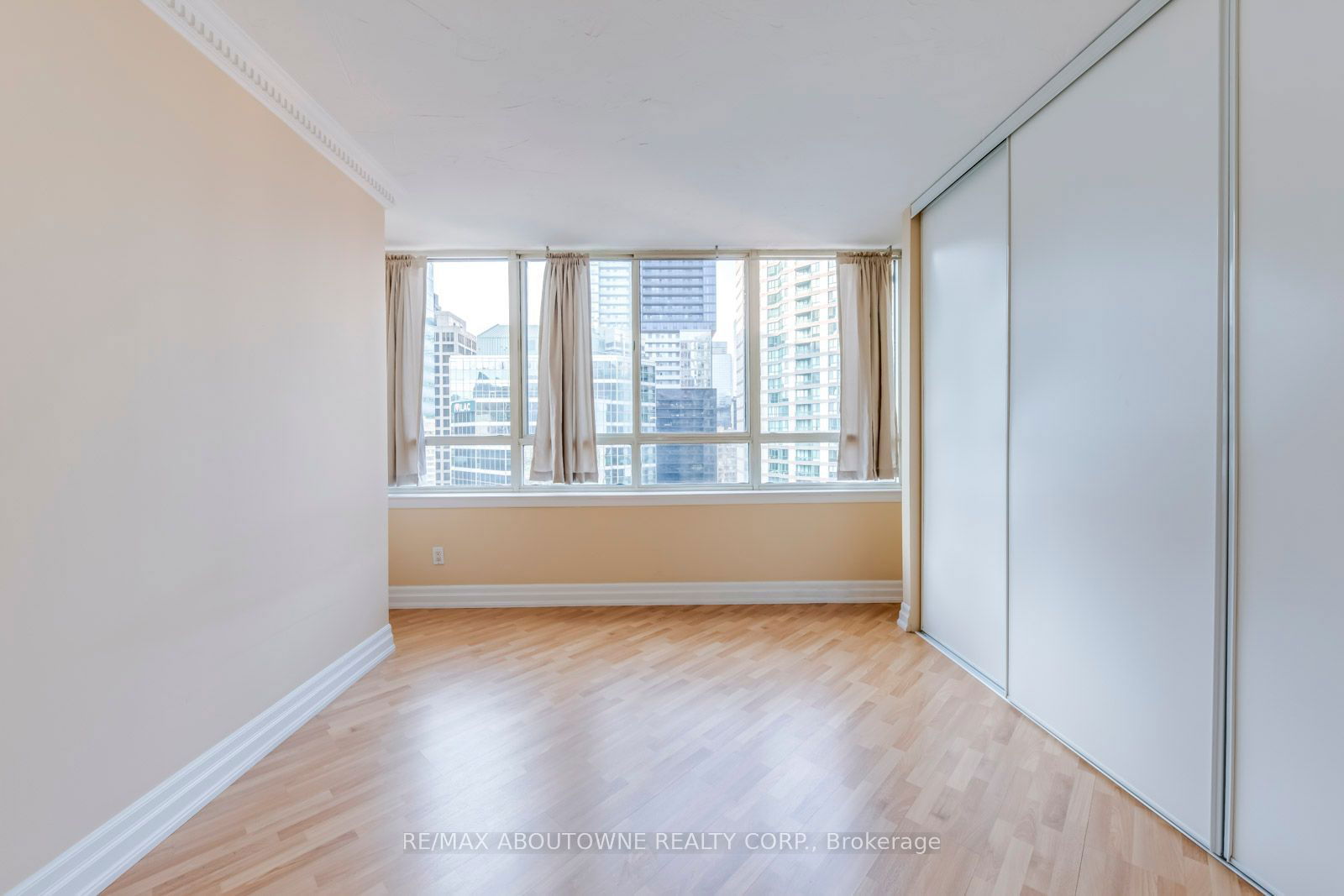 633 Bay St, unit 2122 for rent - image #19