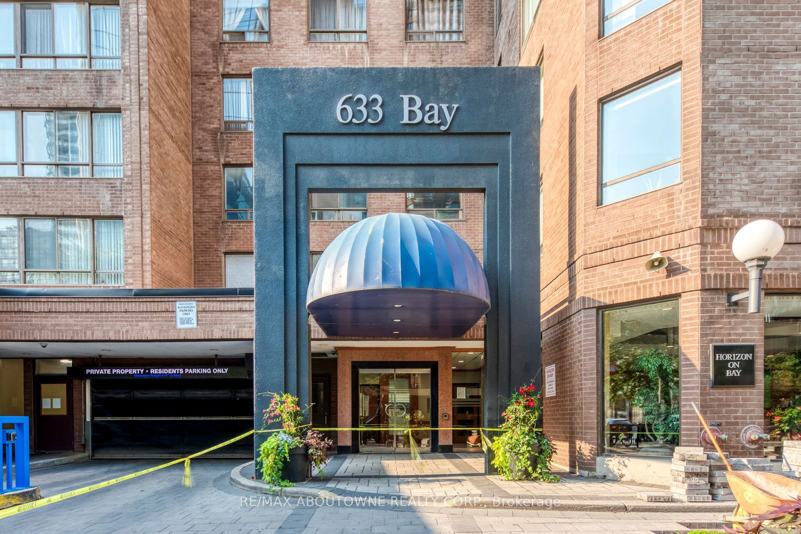 633 Bay St, unit 2122 for rent