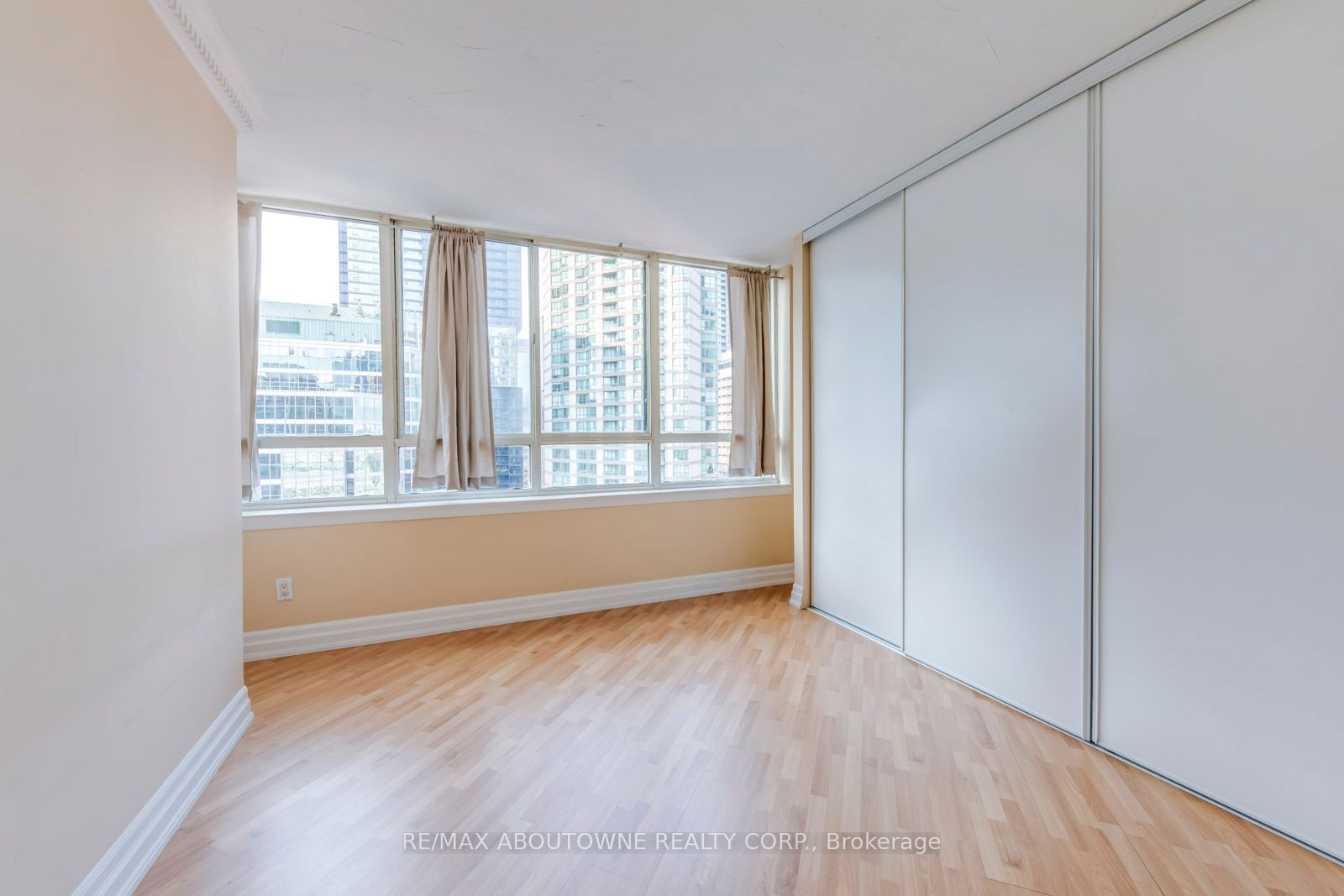 633 Bay St, unit 2122 for rent - image #20