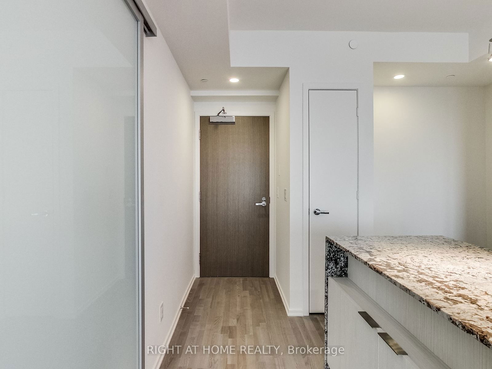 1 Bloor St E, unit 3312 for rent - image #2