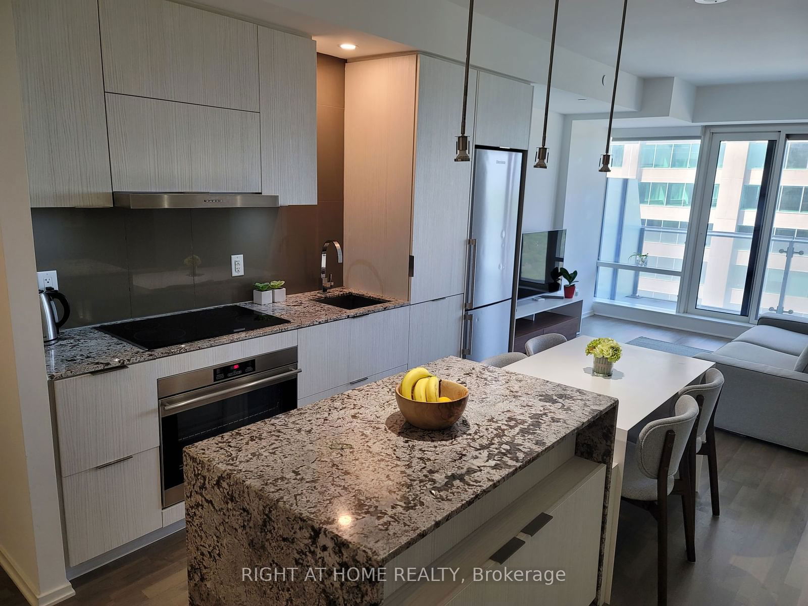 1 Bloor St E, unit 3312 for rent - image #4