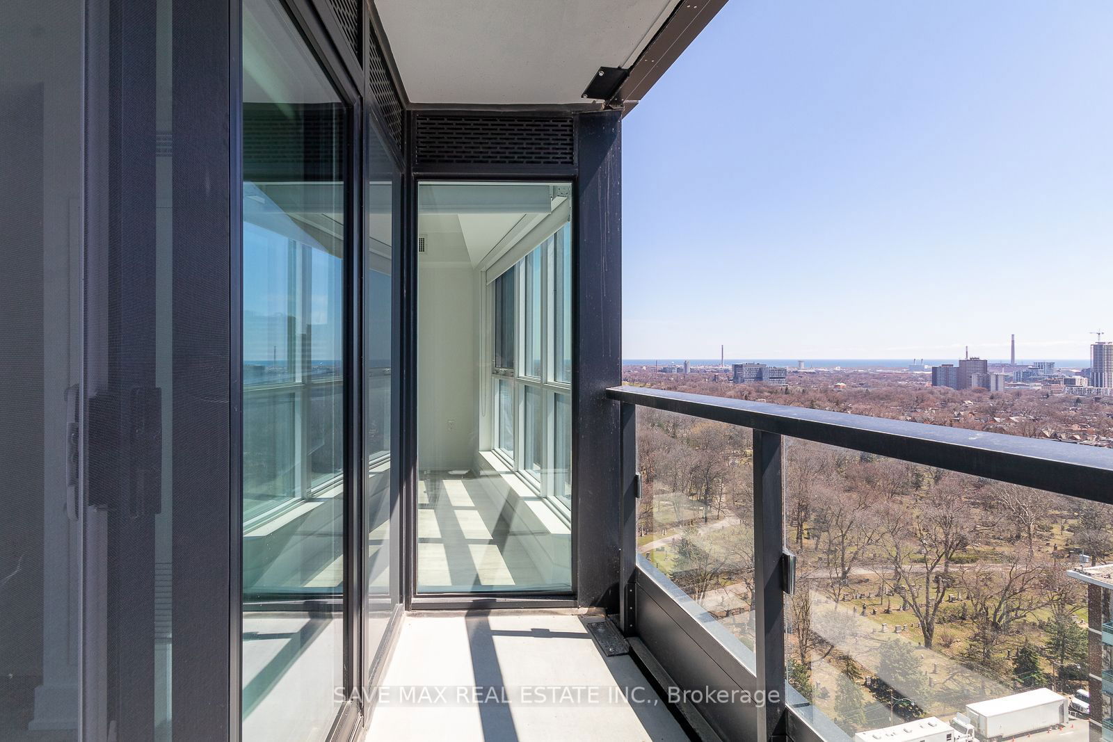 585 Bloor St E, unit 1819 for sale - image #2