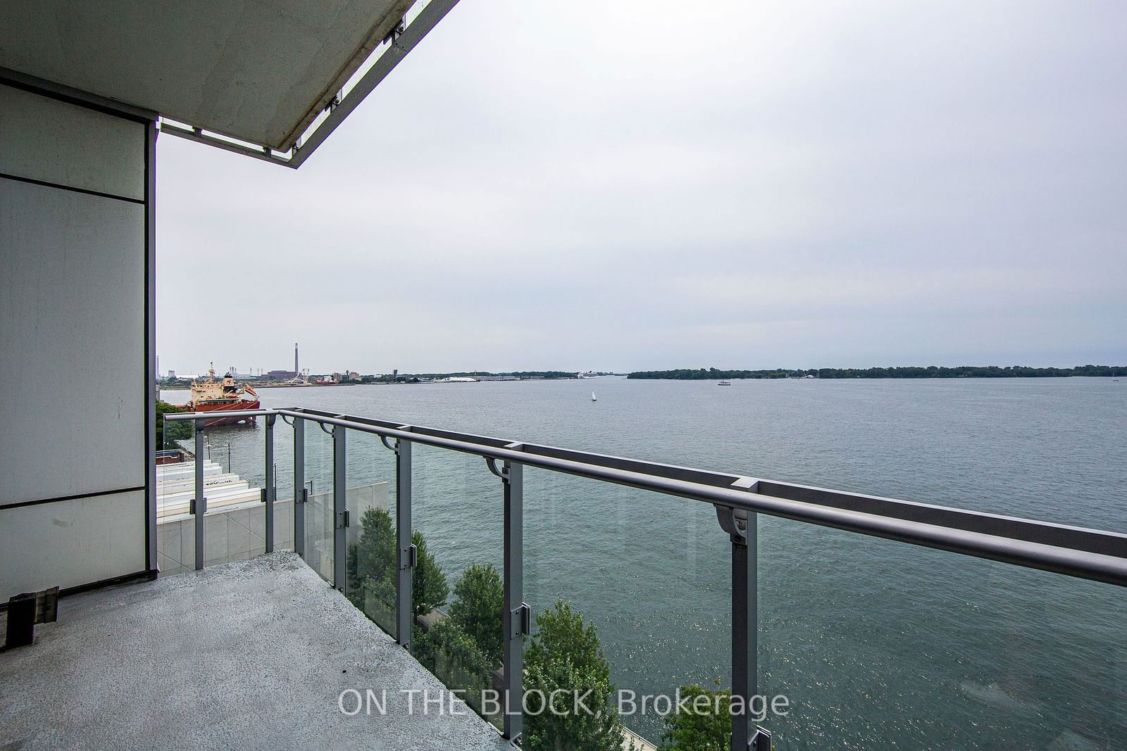 39 Queens Quay E, unit 814 for rent