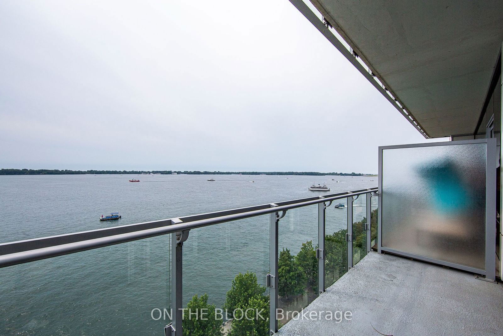 39 Queens Quay E, unit 814 for rent