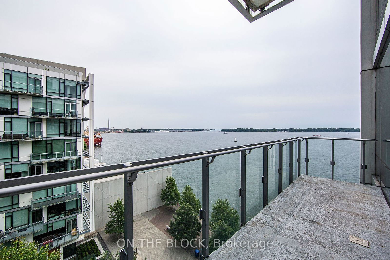 39 Queens Quay E, unit 814 for rent