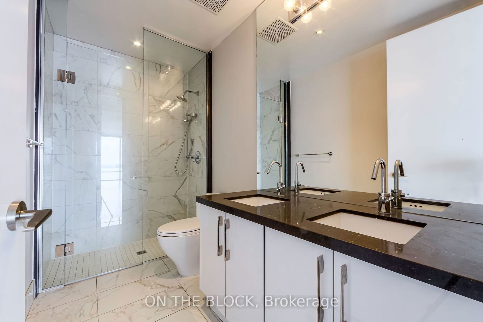 39 Queens Quay E, unit 814 for rent