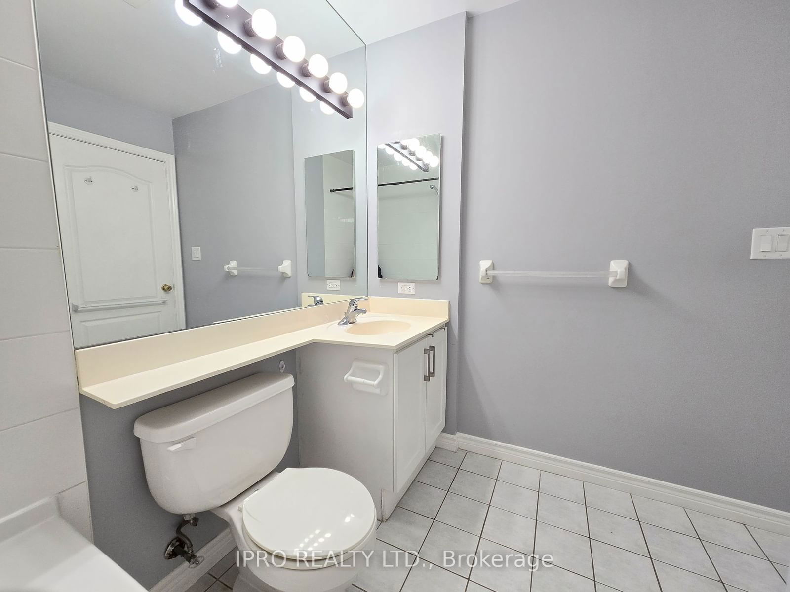 88 Grandview Way, unit 102 for rent - image #23