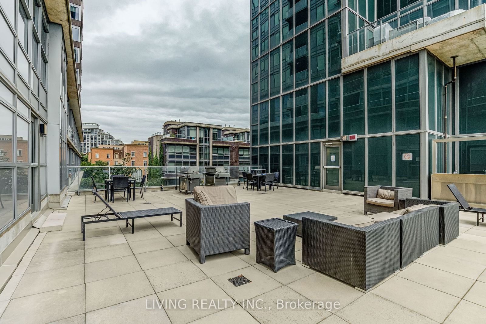 59 East Liberty St, unit 2001 for rent - image #31