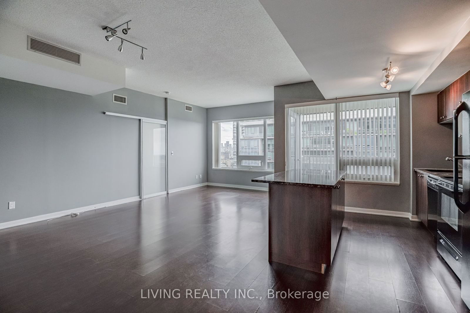 59 East Liberty St, unit 2001 for rent - image #5