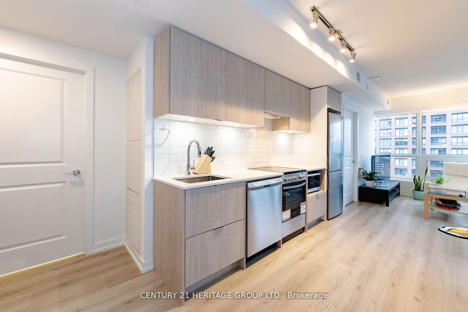 395 Bloor St E, unit 2102 for sale