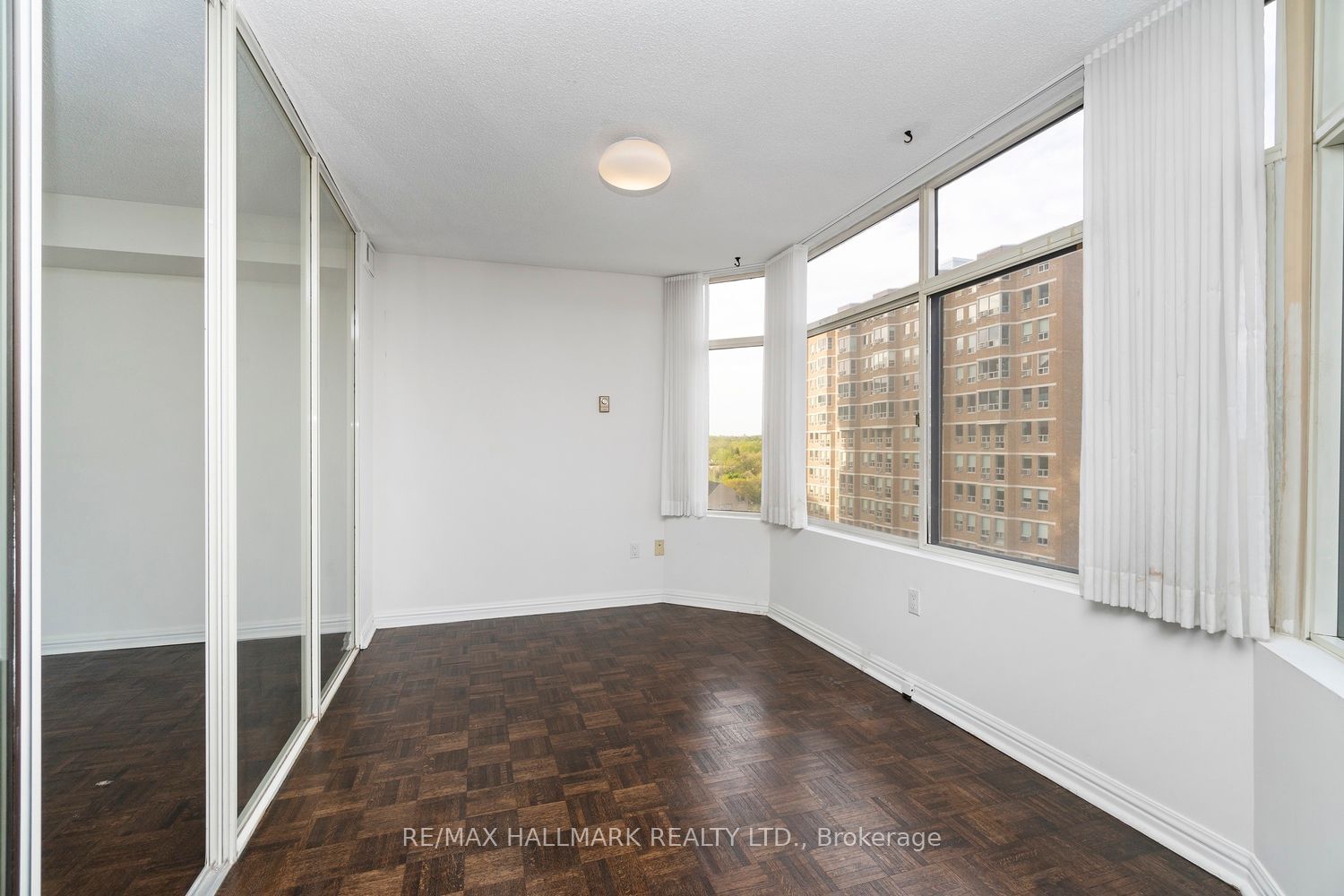 900 Yonge St, unit 902 for sale - image #12