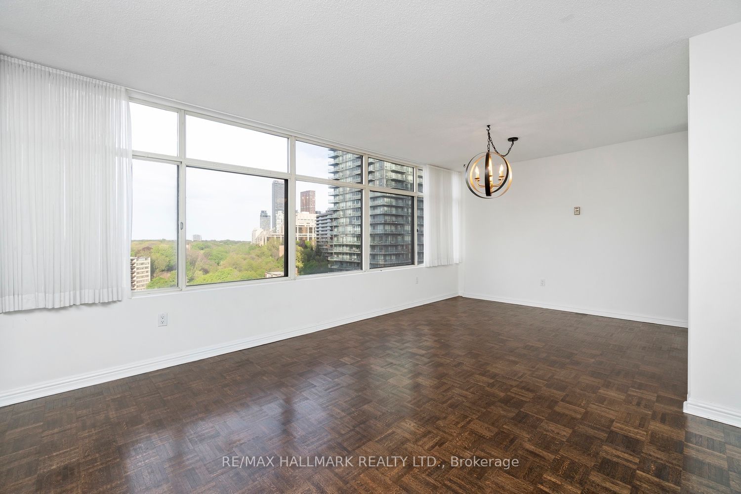 900 Yonge St, unit 902 for sale - image #3