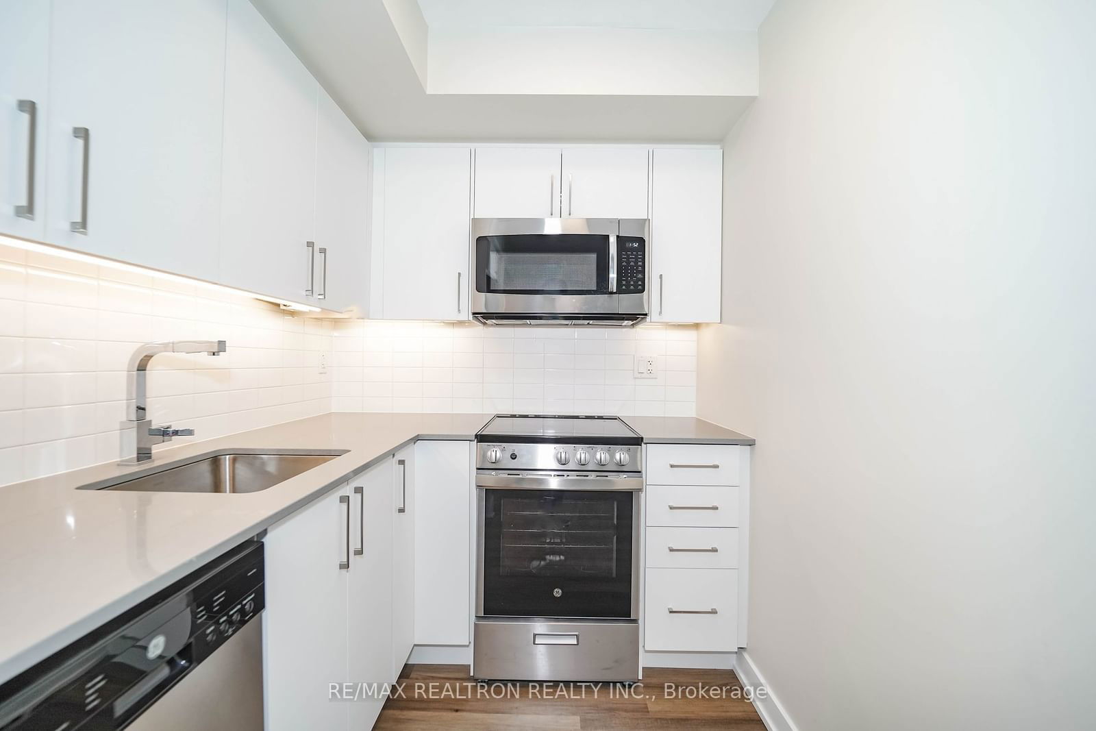 38 Monte Kwinter Crt, unit 627 for sale - image #22