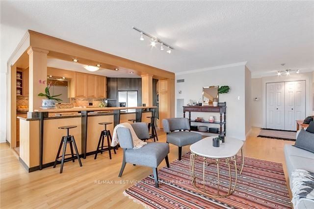 130 Carlton St, unit 1505 for sale - image #3