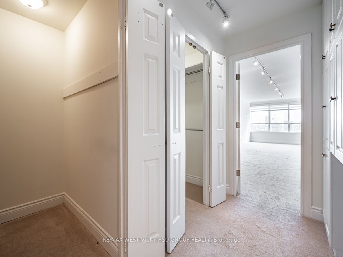 130 Carlton St, unit 1505 for sale