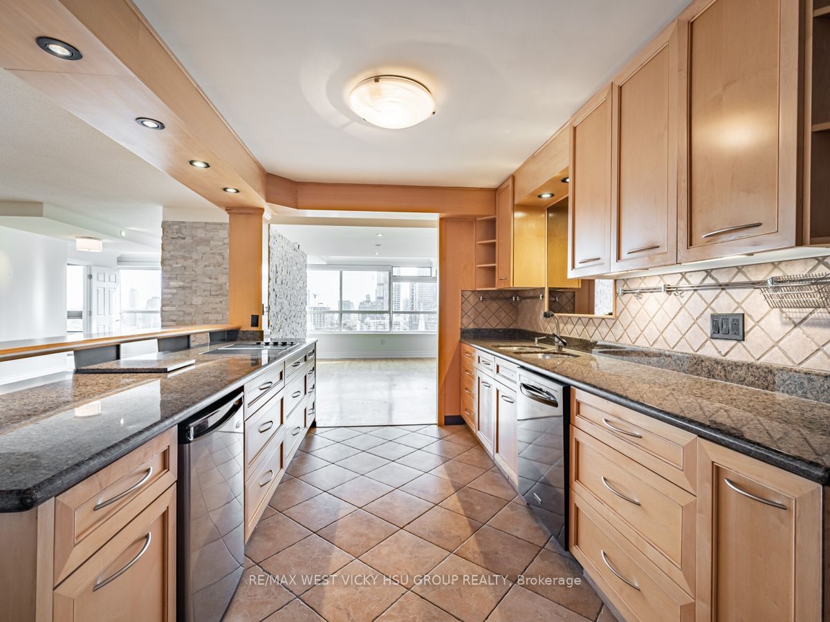 130 Carlton St, unit 1505 for sale - image #8