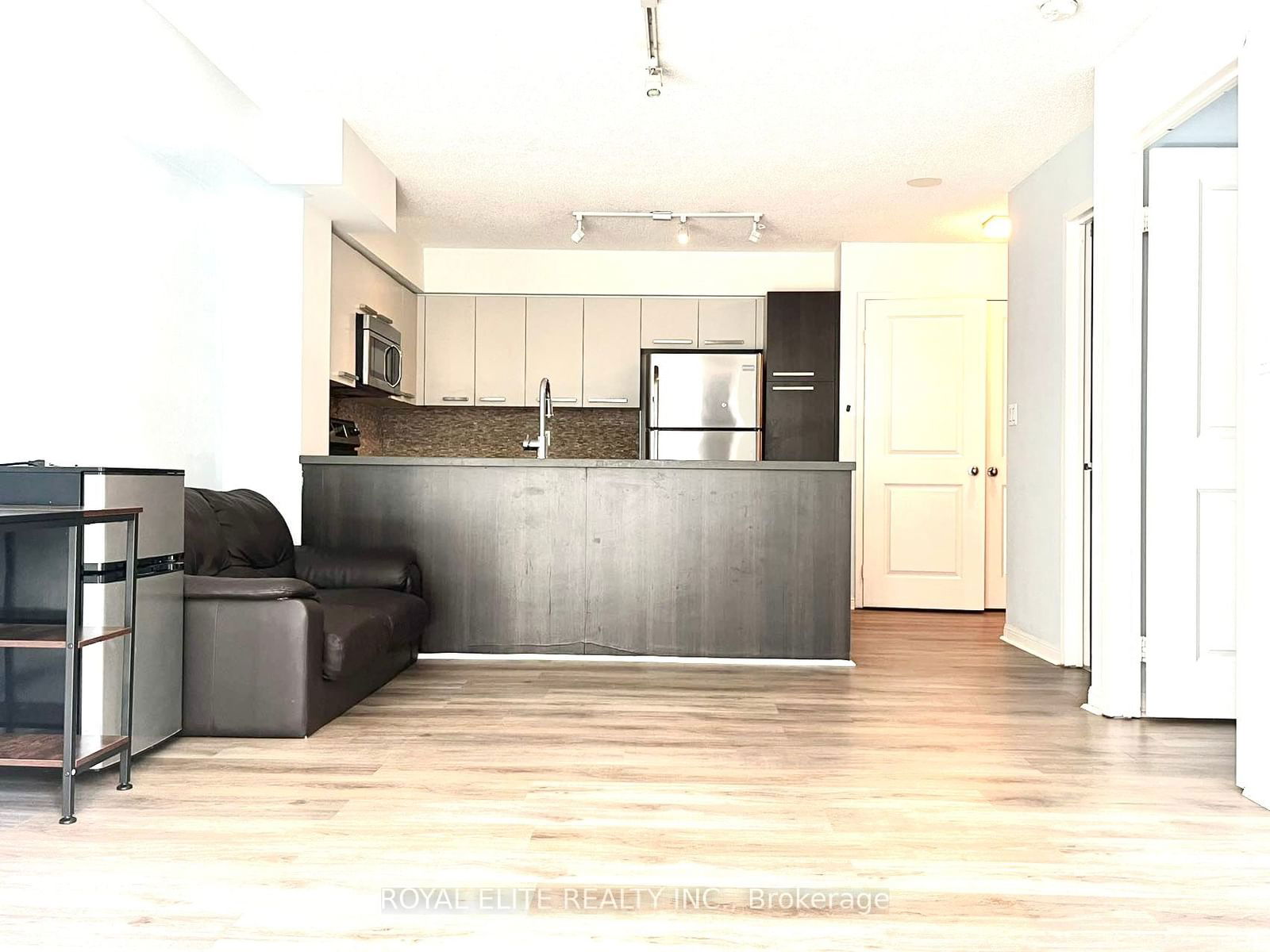 11 ST JOSEPH St, unit 805 for rent