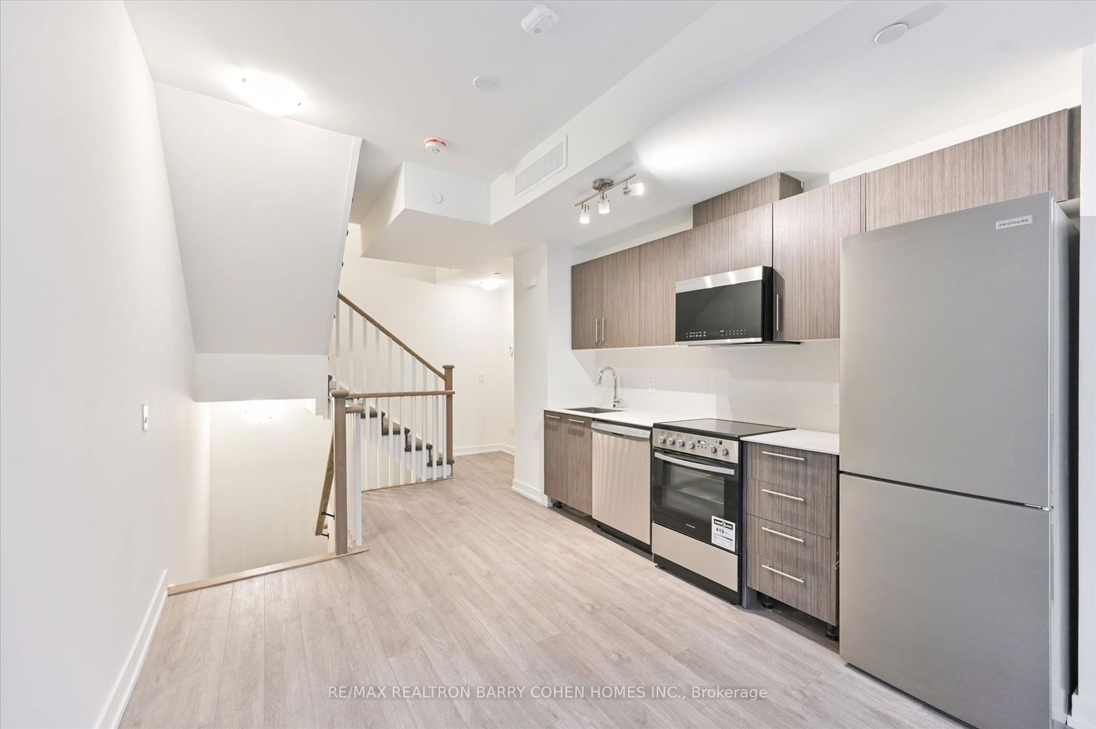 847 Sheppard Ave W, unit 24 for rent - image #6