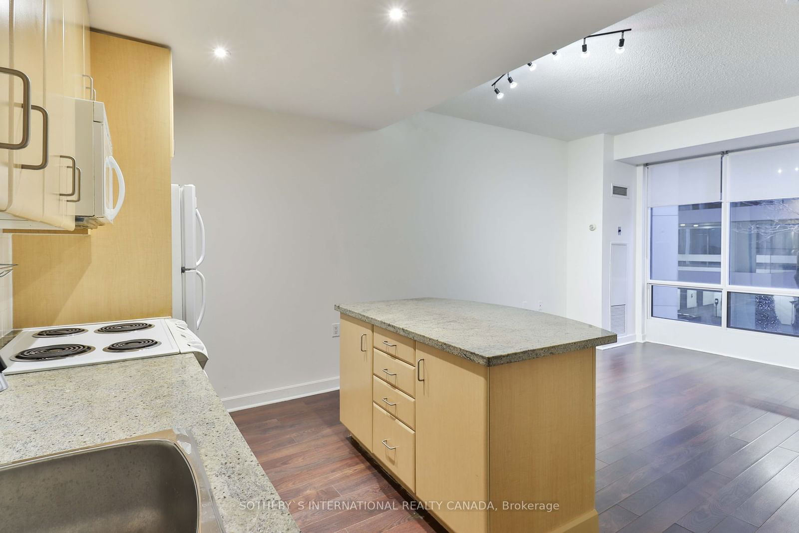 85 Bloor St E, unit 208 for sale