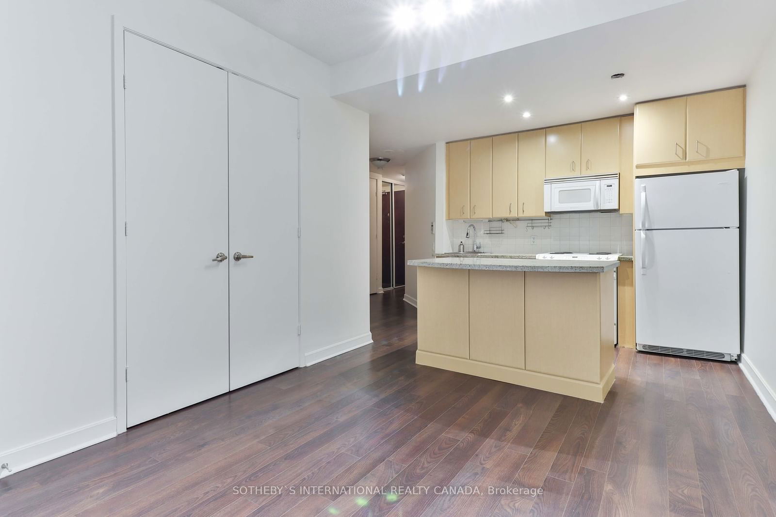 85 Bloor St E, unit 208 for sale - image #17