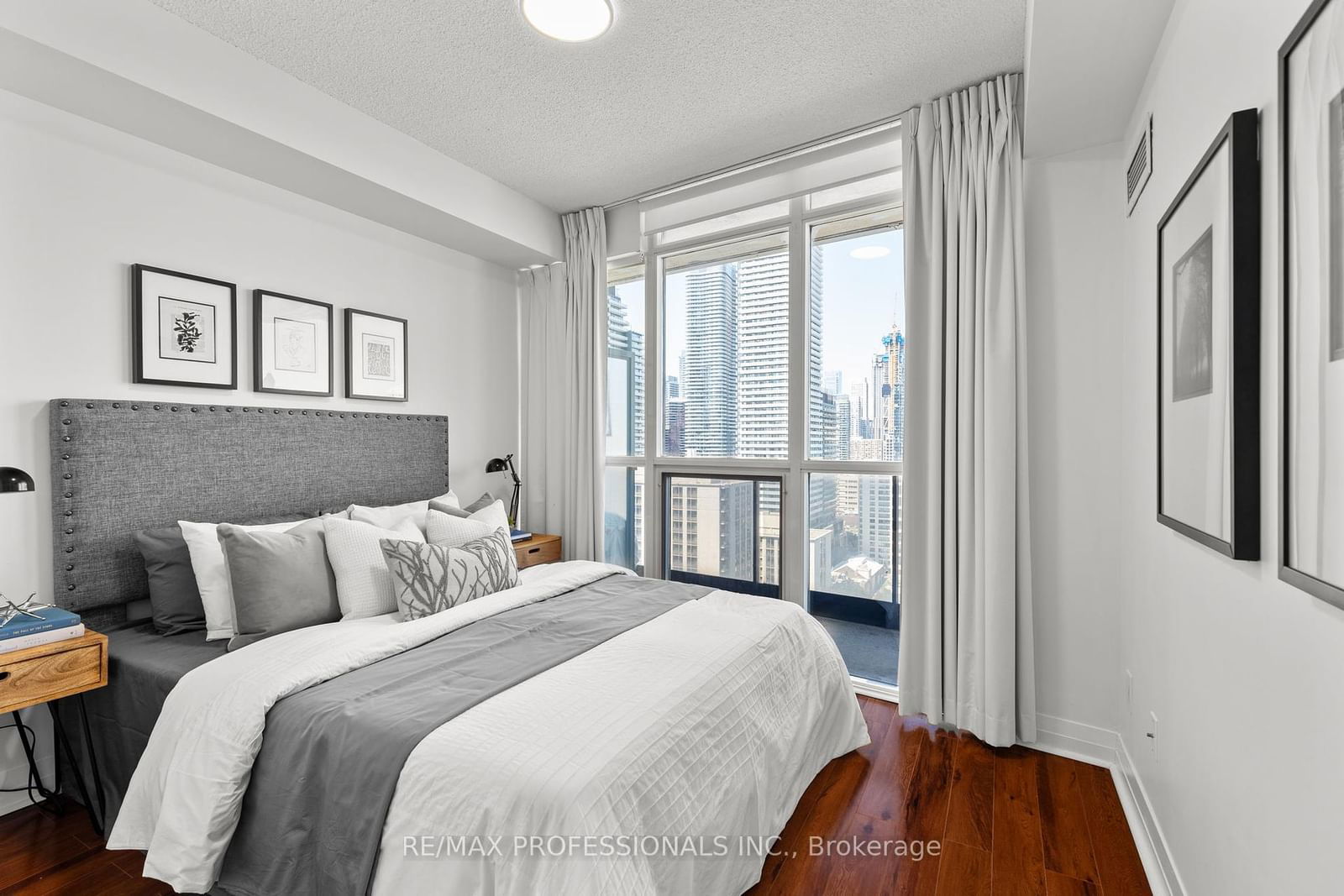 25 Carlton St, unit 2409 for sale - image #10