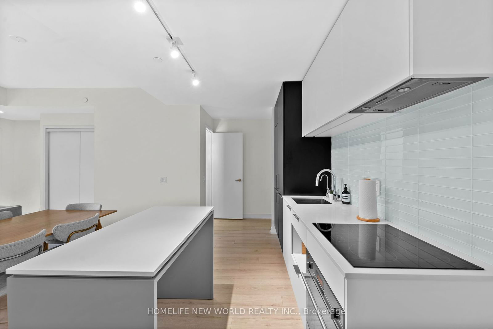 33 Helendale Ave, unit 103 for sale - image #9