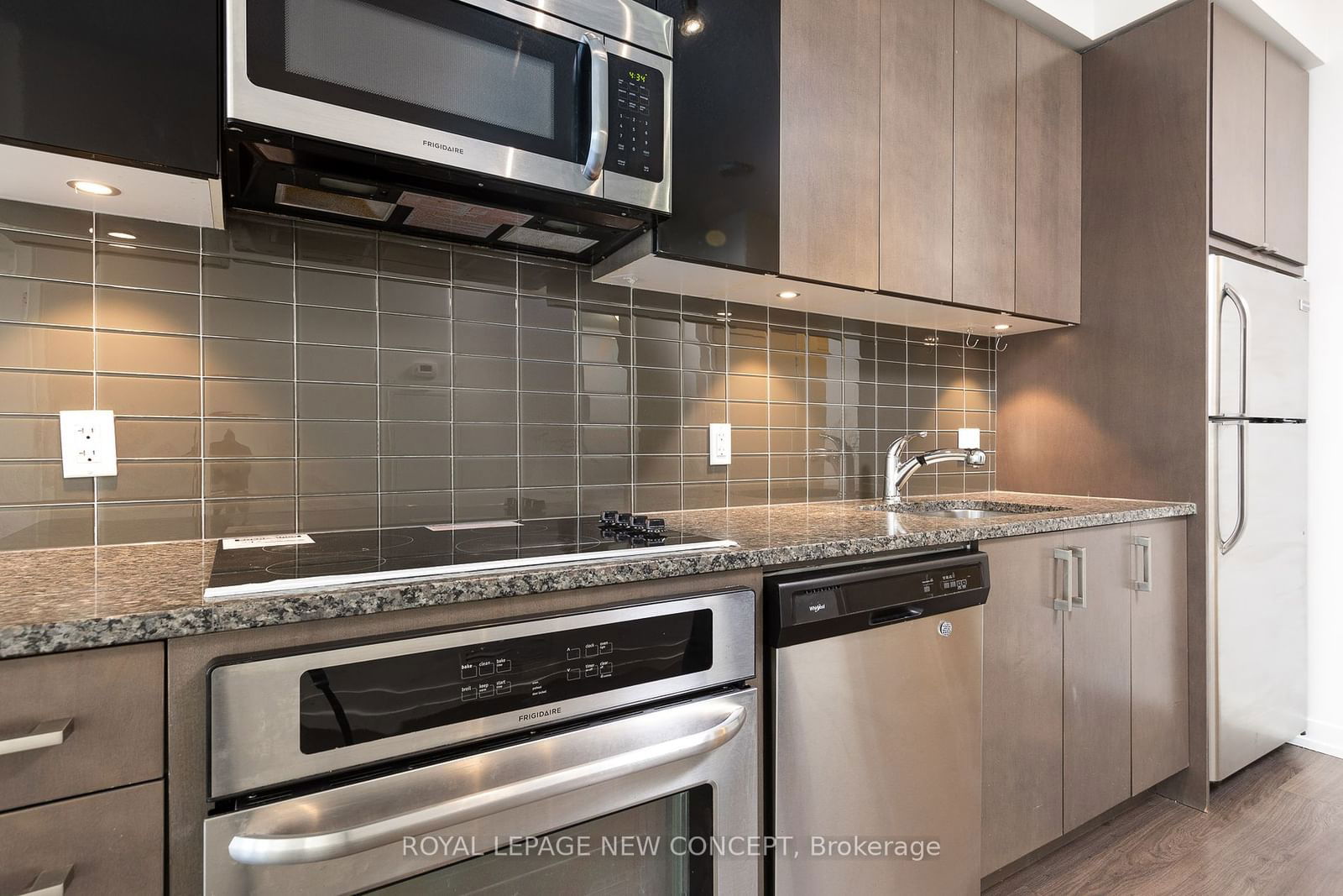 98 LILLIAN St N, unit 413 for sale - image #34