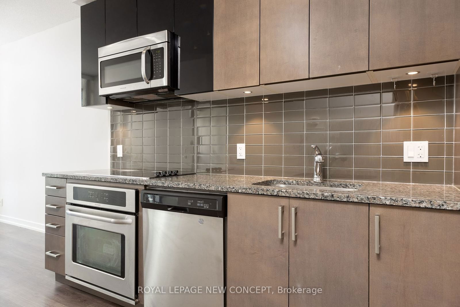 98 LILLIAN St N, unit 413 for sale - image #35