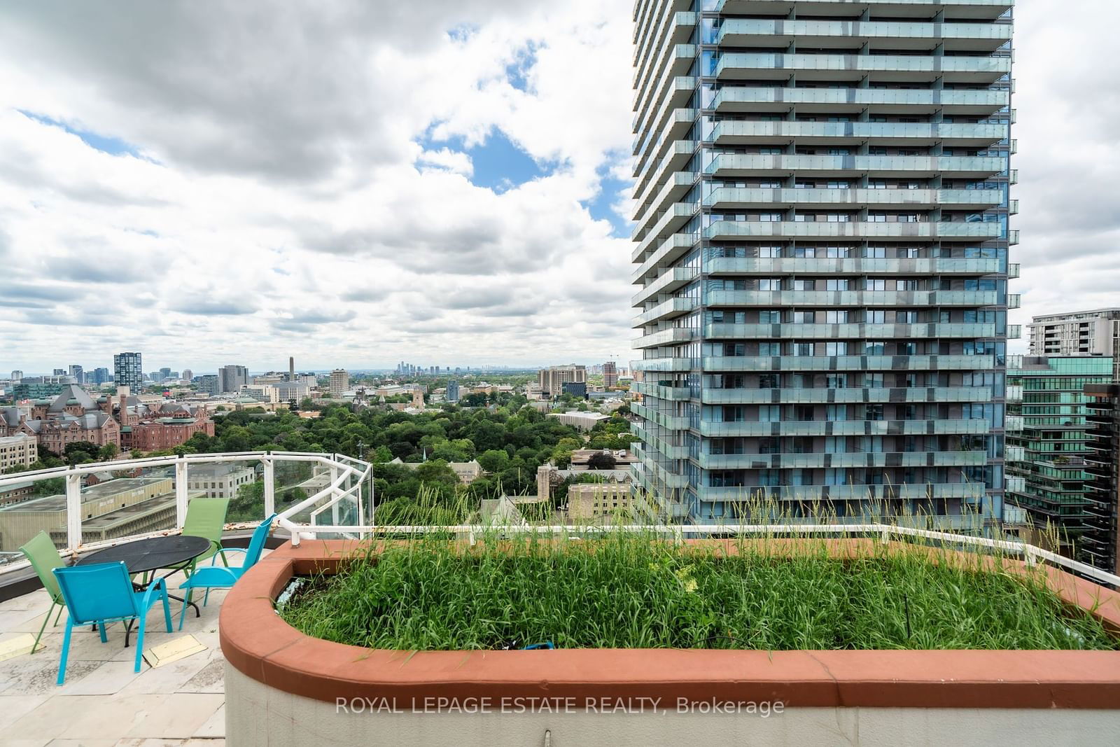 1055 Bay St, unit 205 for sale