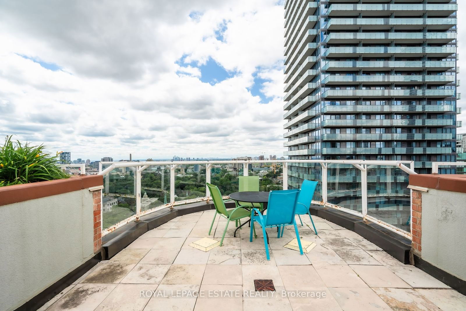 1055 Bay St, unit 205 for sale