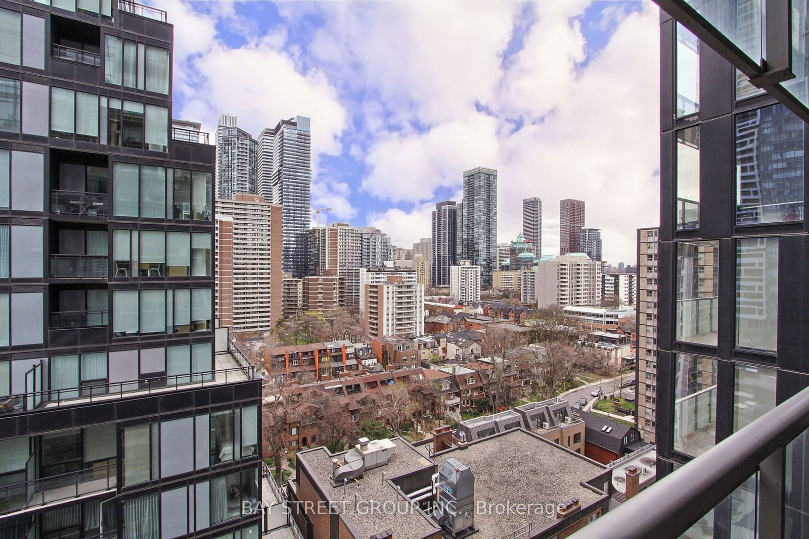 22 Wellesley St E, unit 1508 for sale