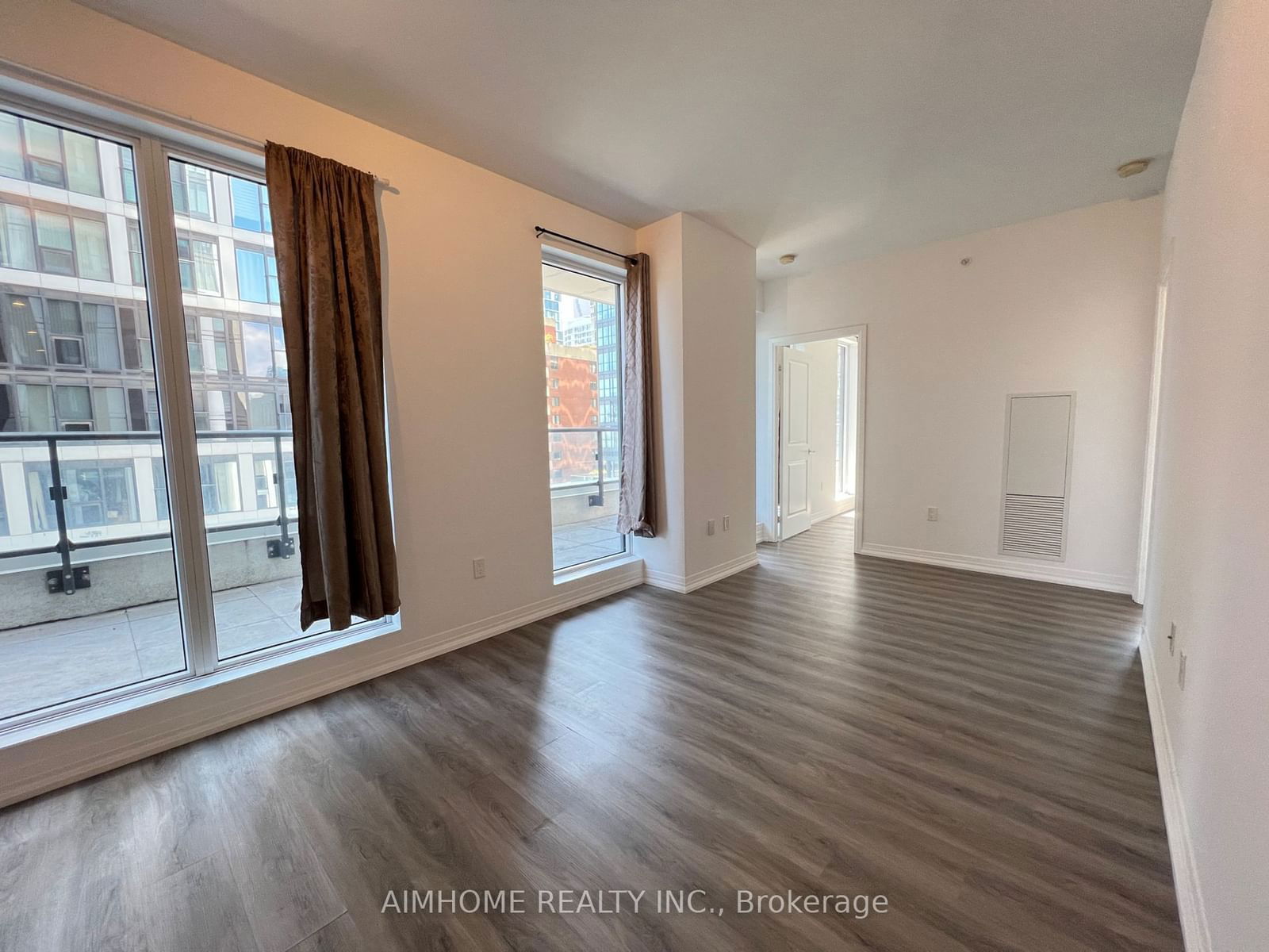 251 Jarvis St, unit 925 for rent - image #11