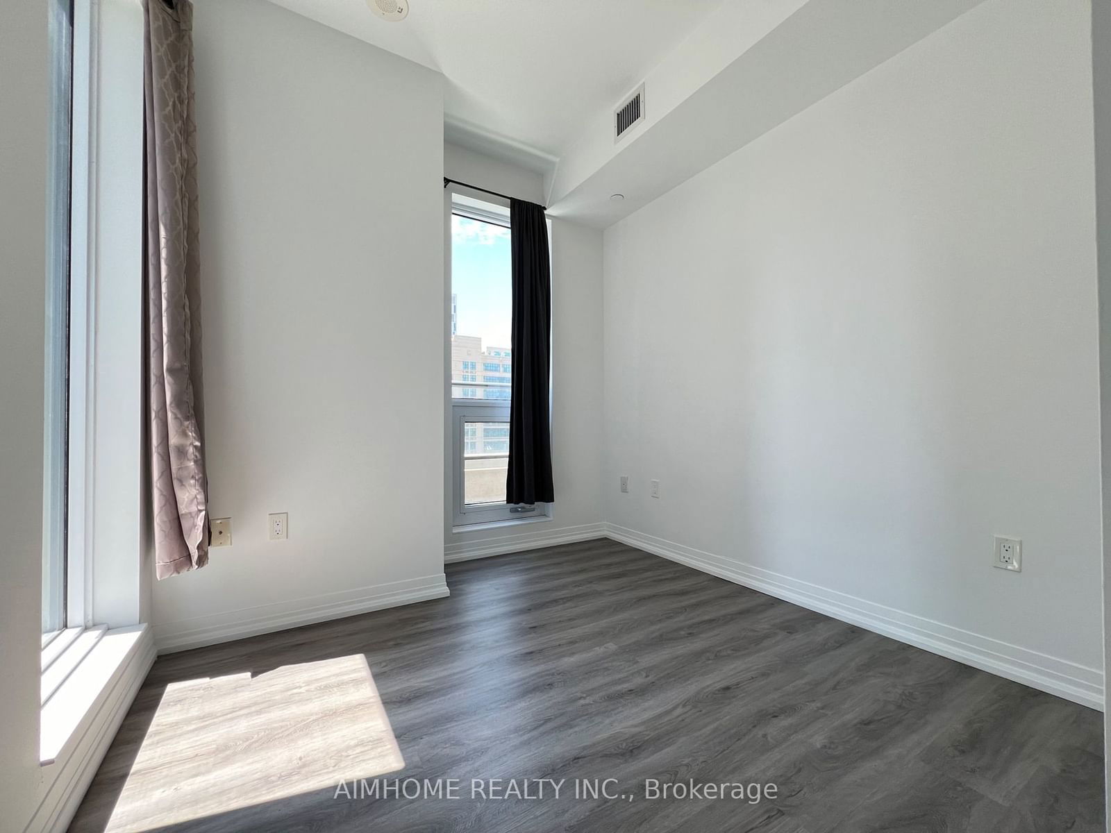 251 Jarvis St, unit 925 for rent