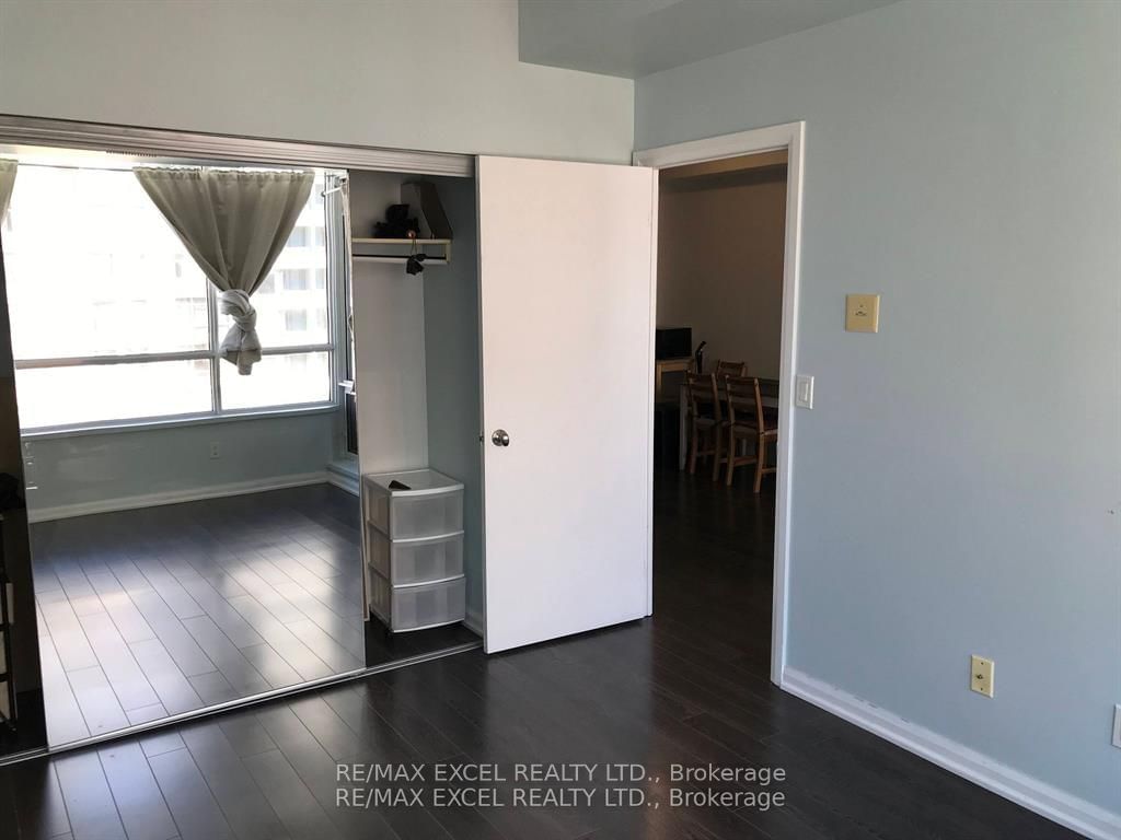 111 Elizabeth St, unit 1616 for rent